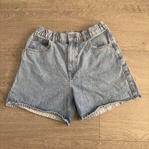 Pull & Bear Light Wash Denim Shorts Womens Size 6 High Rise Casual